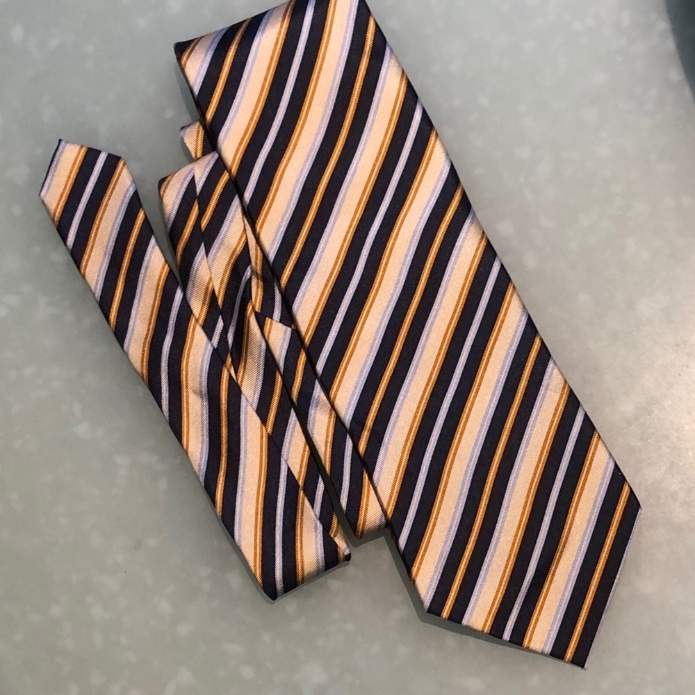 “Van Heusen” Men’s Tie.  Hand made 100% Silk.
